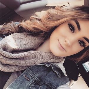 Meet your Posher, Niki